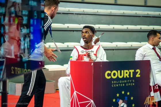 Court 2 : la signalétique du Solidarity’s Center Open, six aires de combat au total.