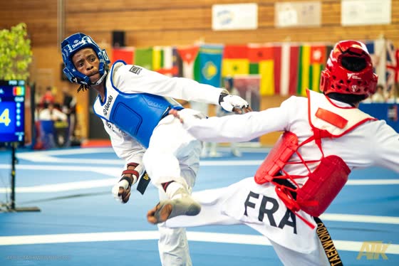Duel face à la France, sous les drapeaux de plus de quarante délégations.